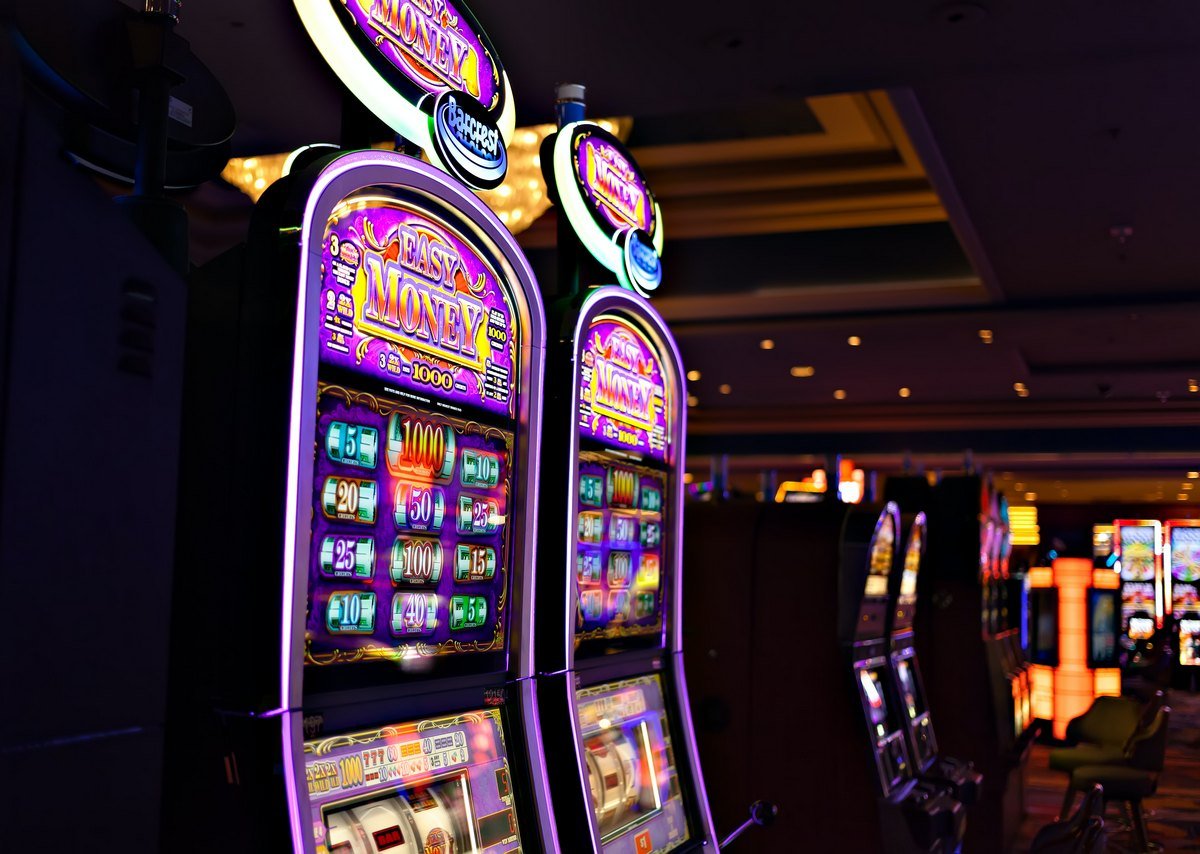 Nettcasino, alene og med andre